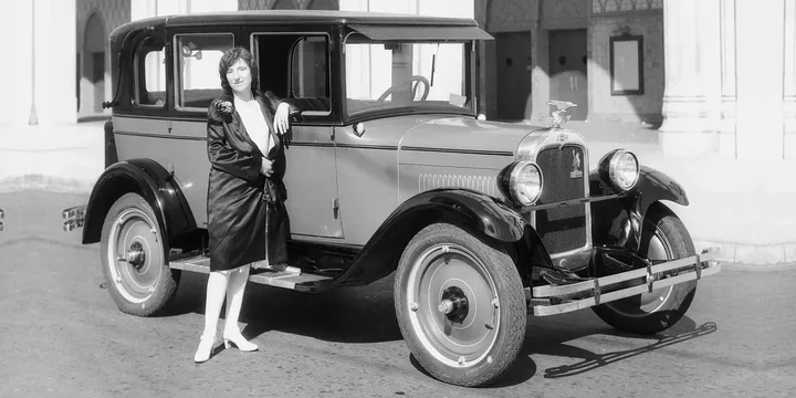 1927 Chevrolet 1927-chevrolet-capitol-landau-sedan-aa-28-manual-26hp-1927-3-speed main image