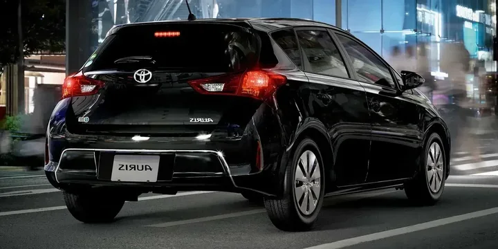 2012 Toyota 2012-toyota-auris-150x-super main image
